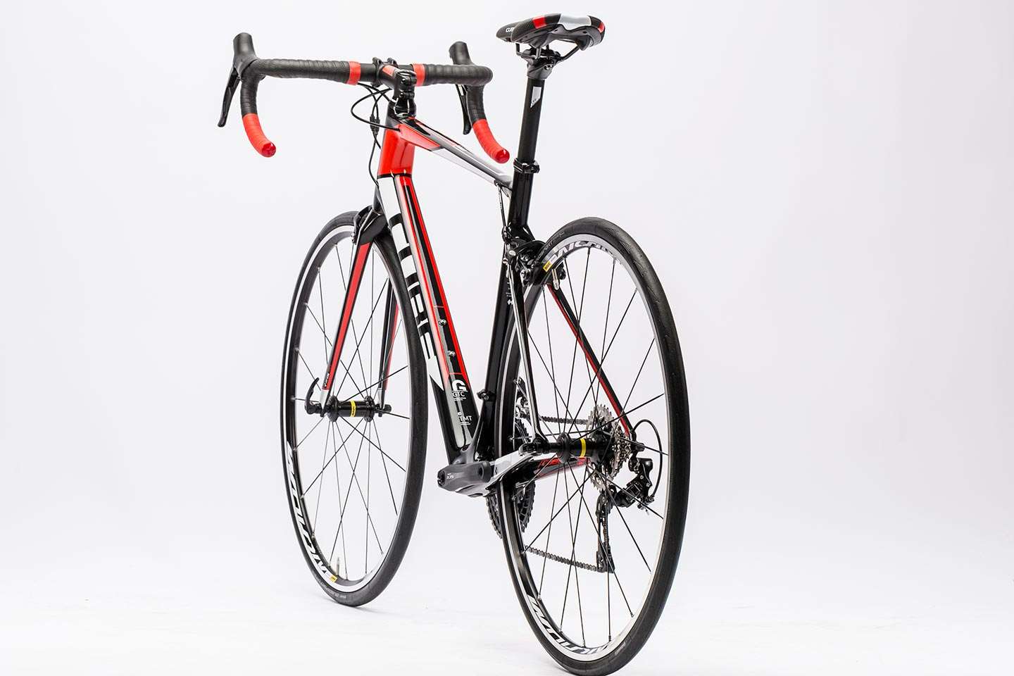 Cube Attain GTC Carbon´n´red Racefiets