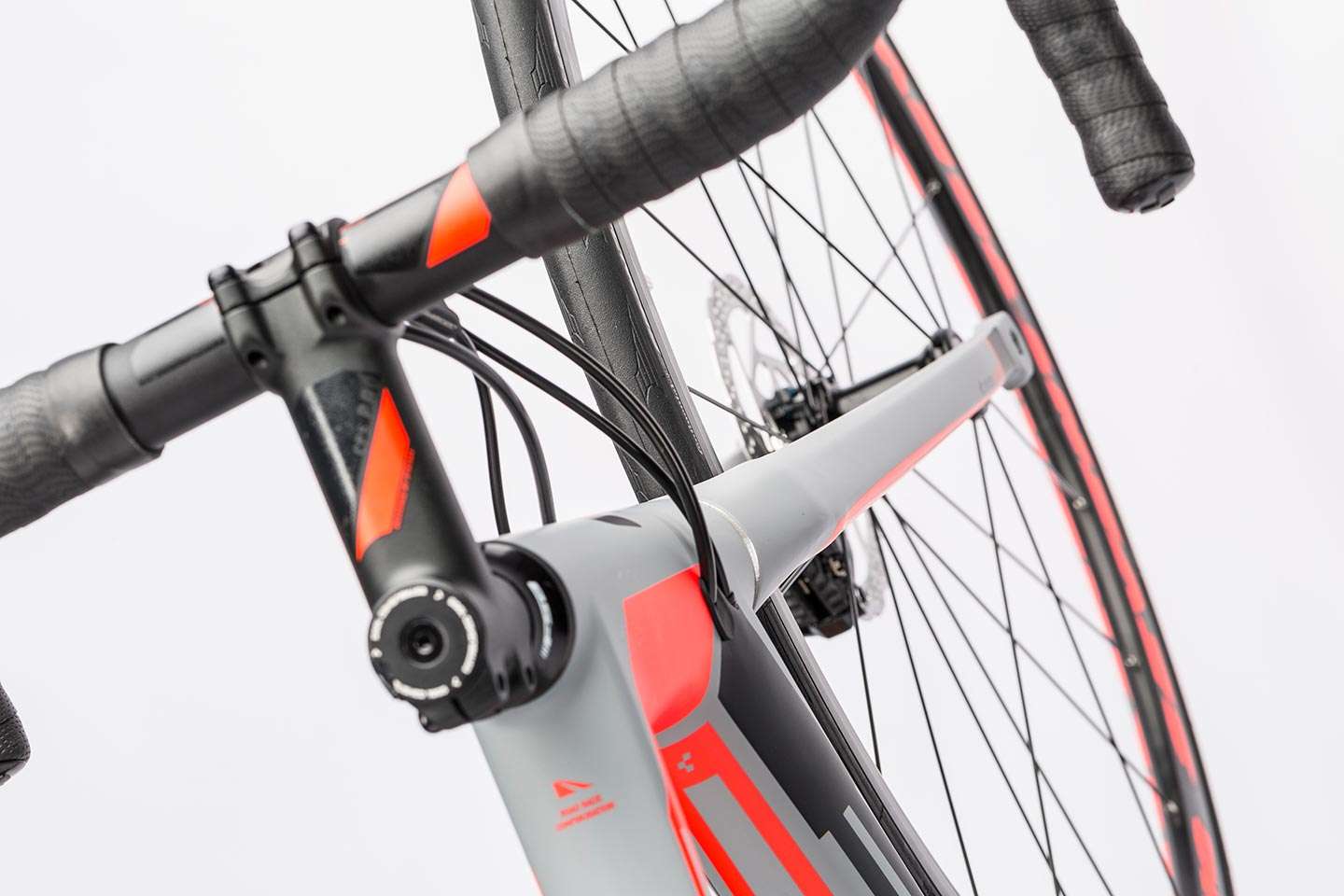 Cube Attain GTC Pro Disc Grey´n´flashred Racefiets