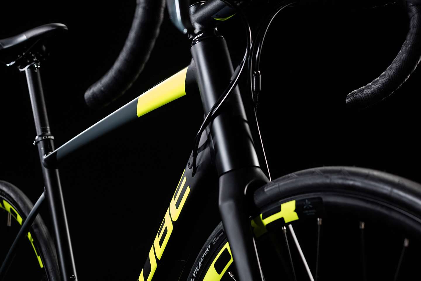 Cube Attain Race Disc Black/Flashyellow Racefiets Heren