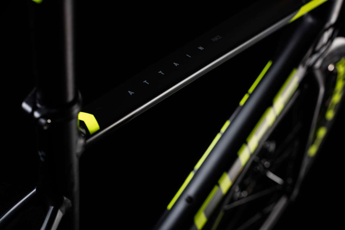 Cube Attain Race Disc Black/Flashyellow Racefiets Heren